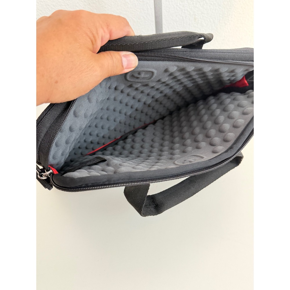 Wenger SwissGear Laptop Sleeve Case Black Padded Bubble Interior 12x9 Inch - Picture 3 of 6